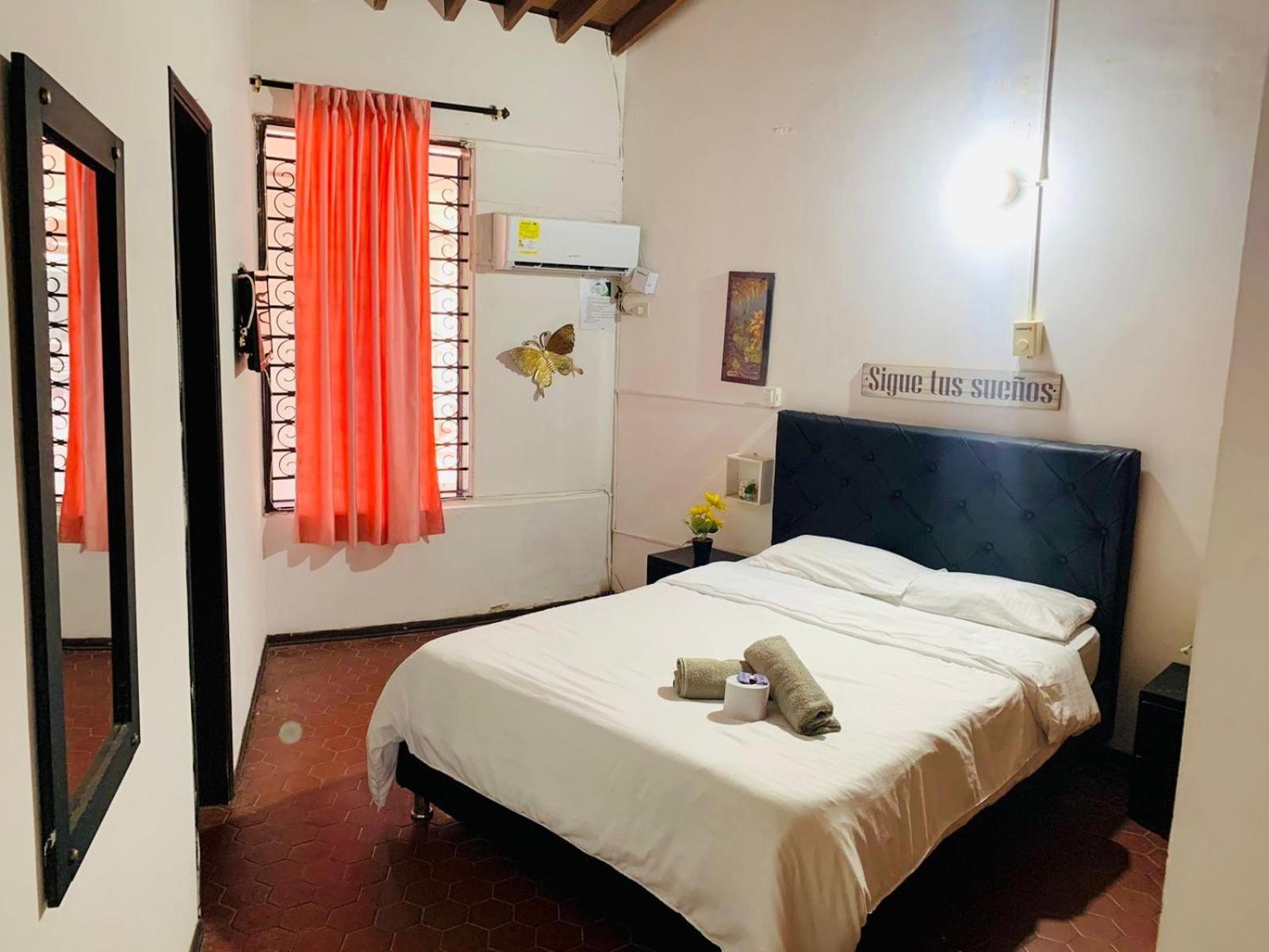 The Chill In Mansion Hostel Santa Marta Стая снимка